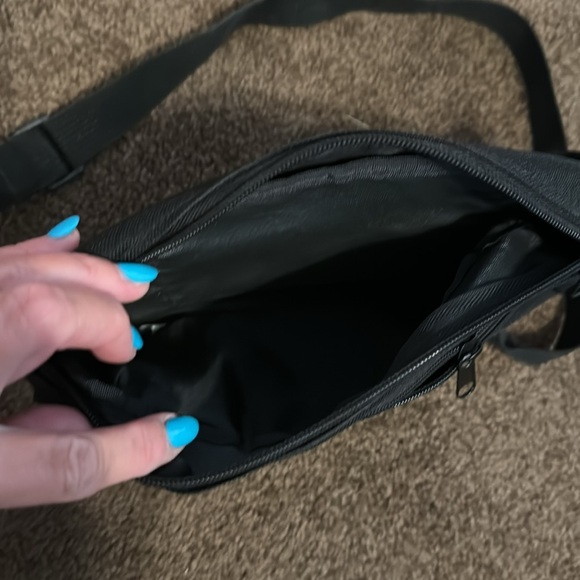 Black belt bag excellent condition - Picture 2 of 3